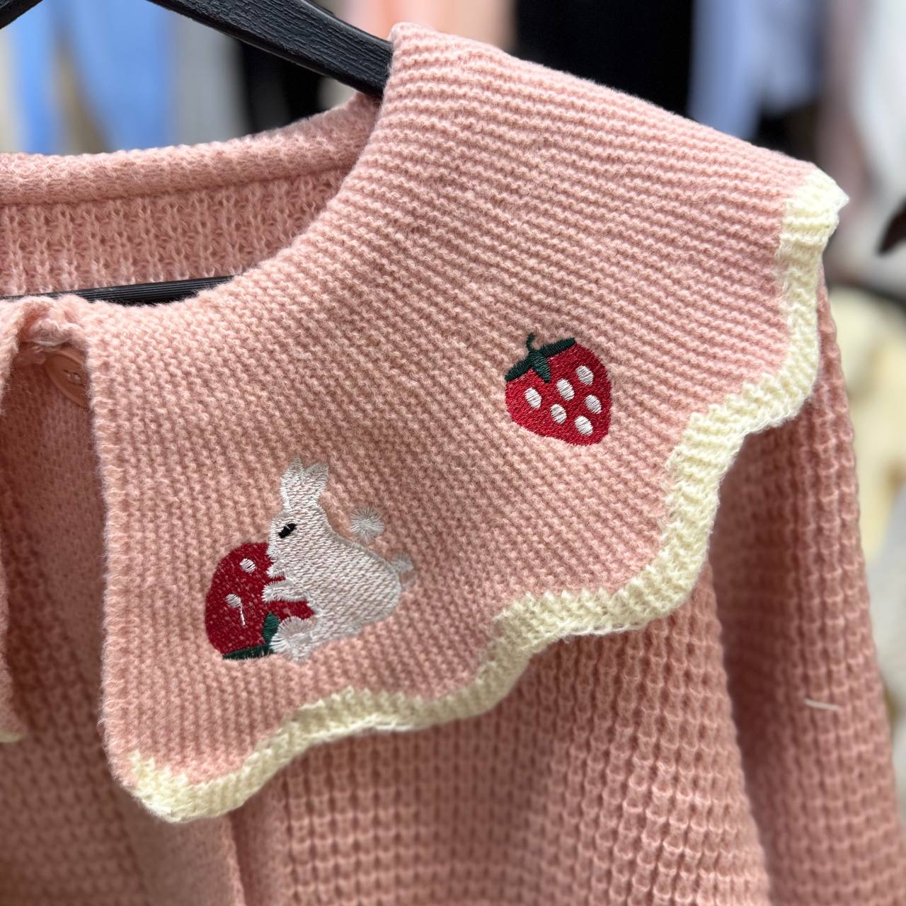 کاردیگن یقه ب ب استیکر سنجاب و توت کد 1658