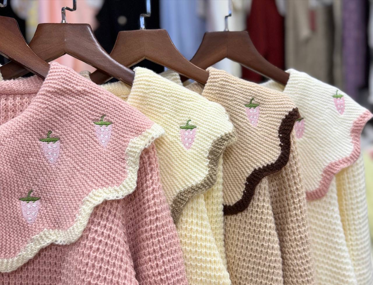 کاردیگن یقه ب ب گلدوزی طرح توت کد 1486